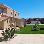 Διαμέρισμα Verano Oasis Apartment_near The Sea-free Parking *